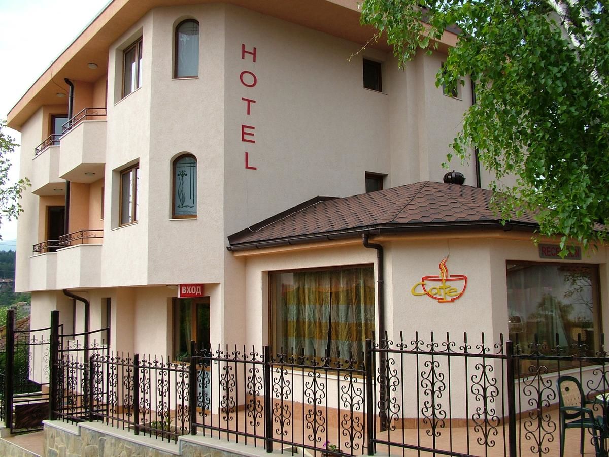 Отель Family Hotel Emaly 1 Банкя