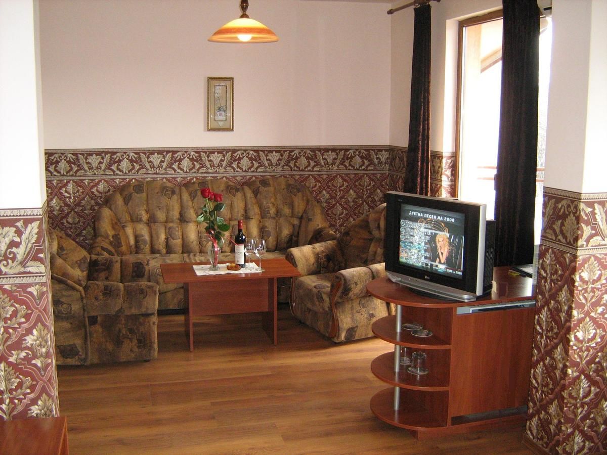 Отель Family Hotel Emaly 1 Банкя